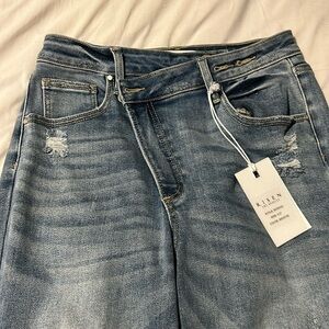 Risen jeans, the button is a cross over new trend just not for me